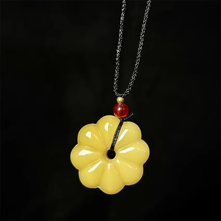 Exquisite Flower Pendant Necklace Hollow Flower Pendant Necklace Fashion Accessories Hand Carved Luck Gifts