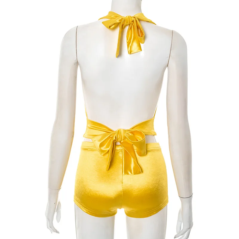 Conjunto de 2 peças de cetim brilhante, feminino, sexy, gola oscilante, renda, halter, costas nuas, tops curtos + shorts magros, roupa de balada