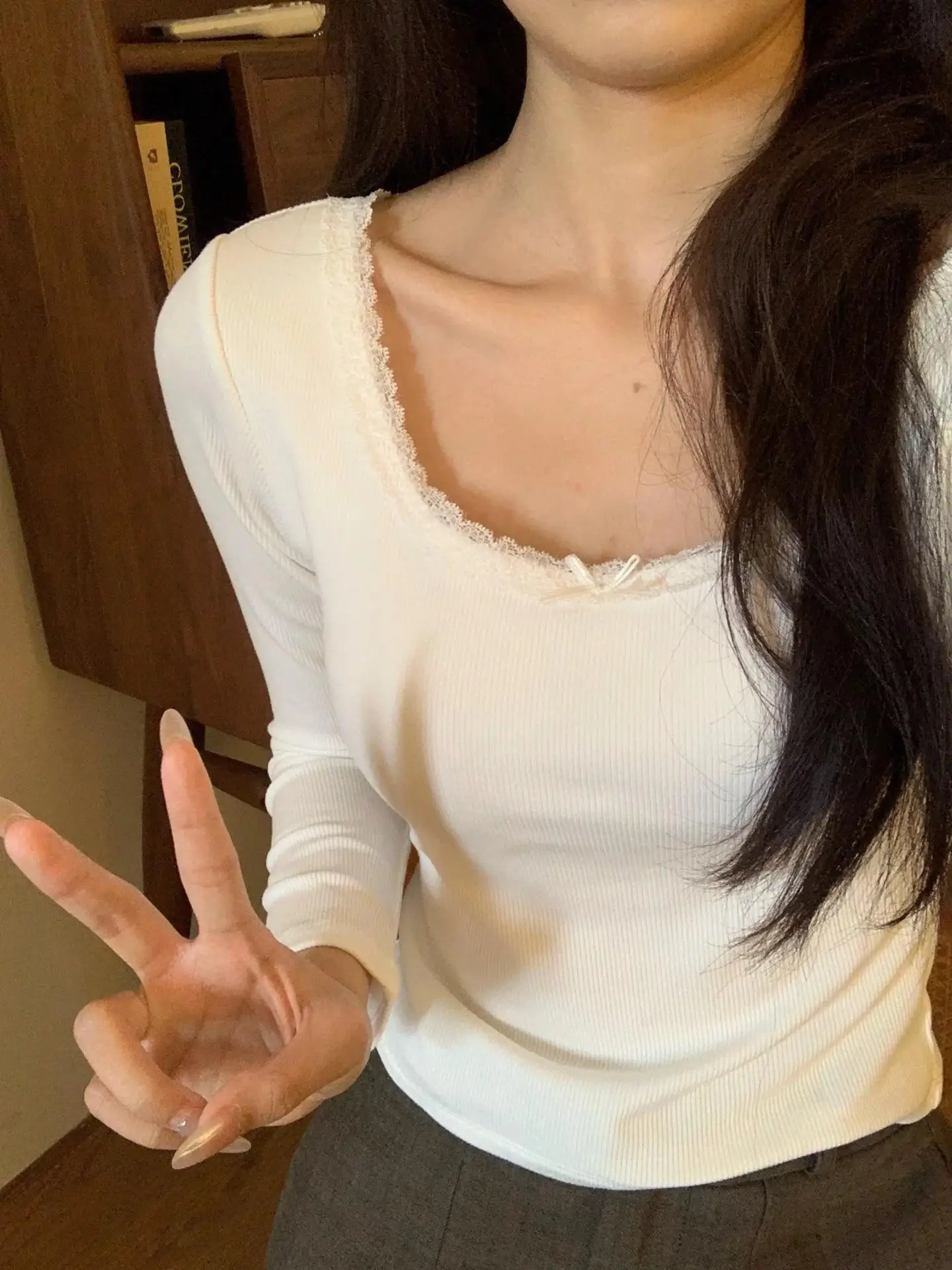 2026 New Winter T-shirt Women Lace Korean Fashion O-neck Long Sleeved Tee Shirt Undercoat Crop Top Clothes Tee Shirt  Woman