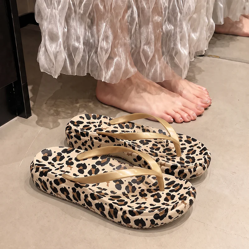 Sexy Leoparden-Clip-Toe-Sandalen für den Sommer, Damen-Strand-Sandalen mit dicker Sohle, gepunktete Plateau-Flip-Flops, leichte Damen-Slides für den Alltag. – Detail 3