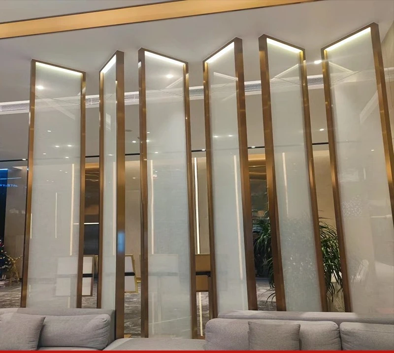 فندق كشك من الفولاذ المقاوم للصدأ تقسيم فني شاشة زجاجية قاعة المبيعات المعدنية