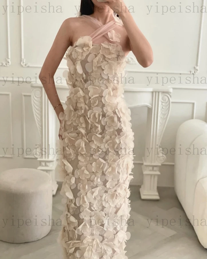 Maßgeschneiderte trägerlose Abendkleider, rückenfrei, Blumenapplikationen, Meerjungfrau-Abschlussballkleid, knöchellang, ärmellos, langes Partykleid