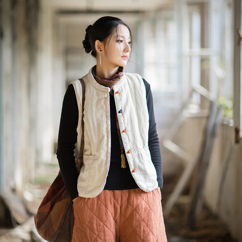

2025 Winter Ramie-Cotton Vest: Retro Frog Closure, Sleeveless & Thickened
