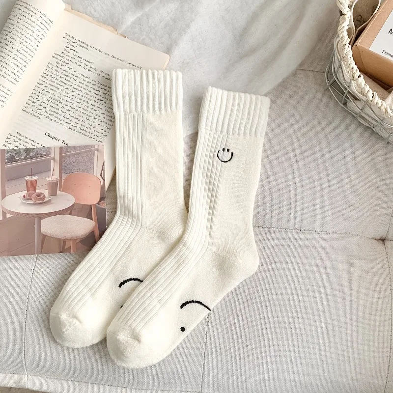 4 пары весенне-осенних трендовых толстых впитывающих пот носков с вышивкой для тепла, спортивных, простой, комфортных носков средней длины