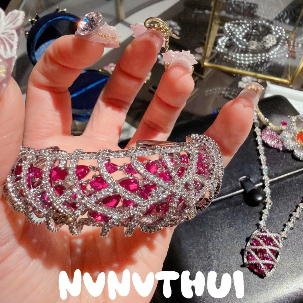 

Набор: кольцо с гранатом и сотами пчелиных сот и сверкающий браслет для женщин Wealthy Rouge