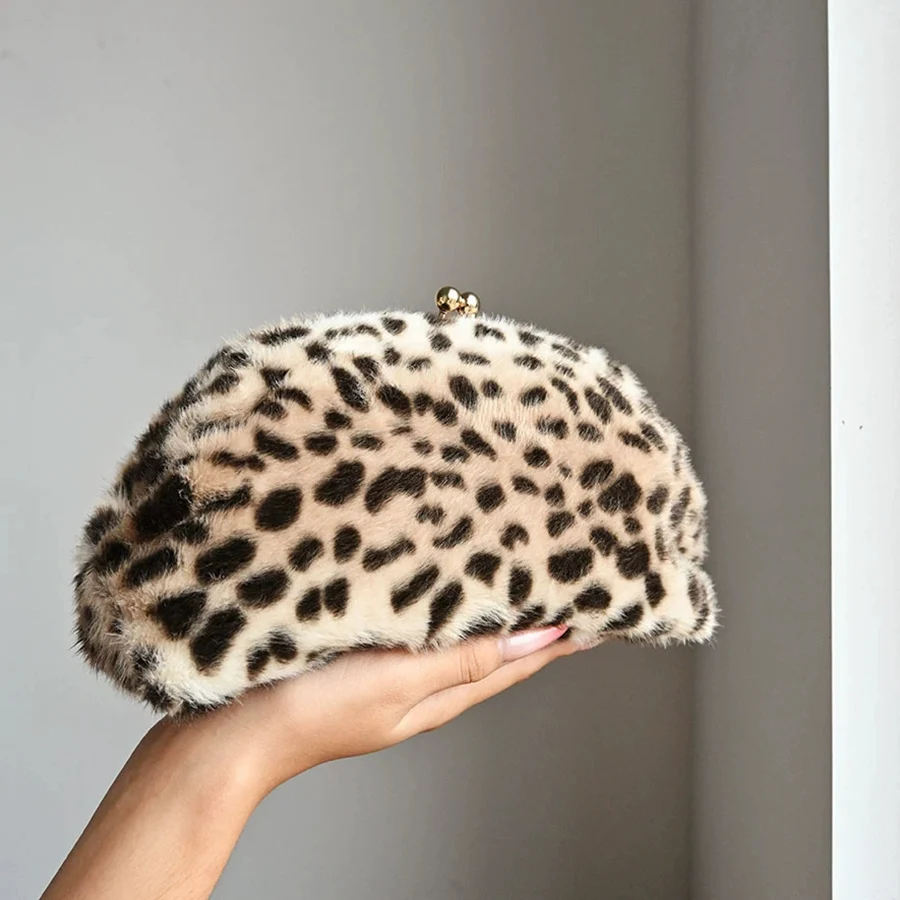 Retro Winter Leopard Print Faux Fur Round Shoulder Bag with Lock and Golden Clasp Stylish Evening Bag Chain Plush Handbags Bolsa