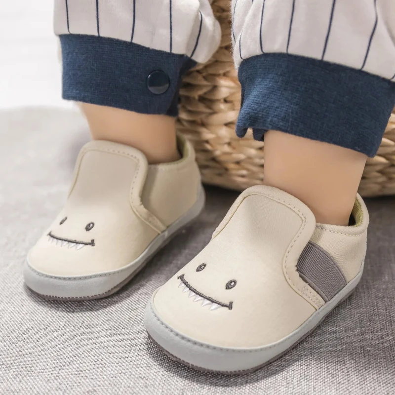 2025 модная милая обувь для новорожденных девочек с героями мультфильмов, обувь для маленьких девочек, противоскользящая детская обувь на мягкой подошве, обувь для первых ходунков для девочек