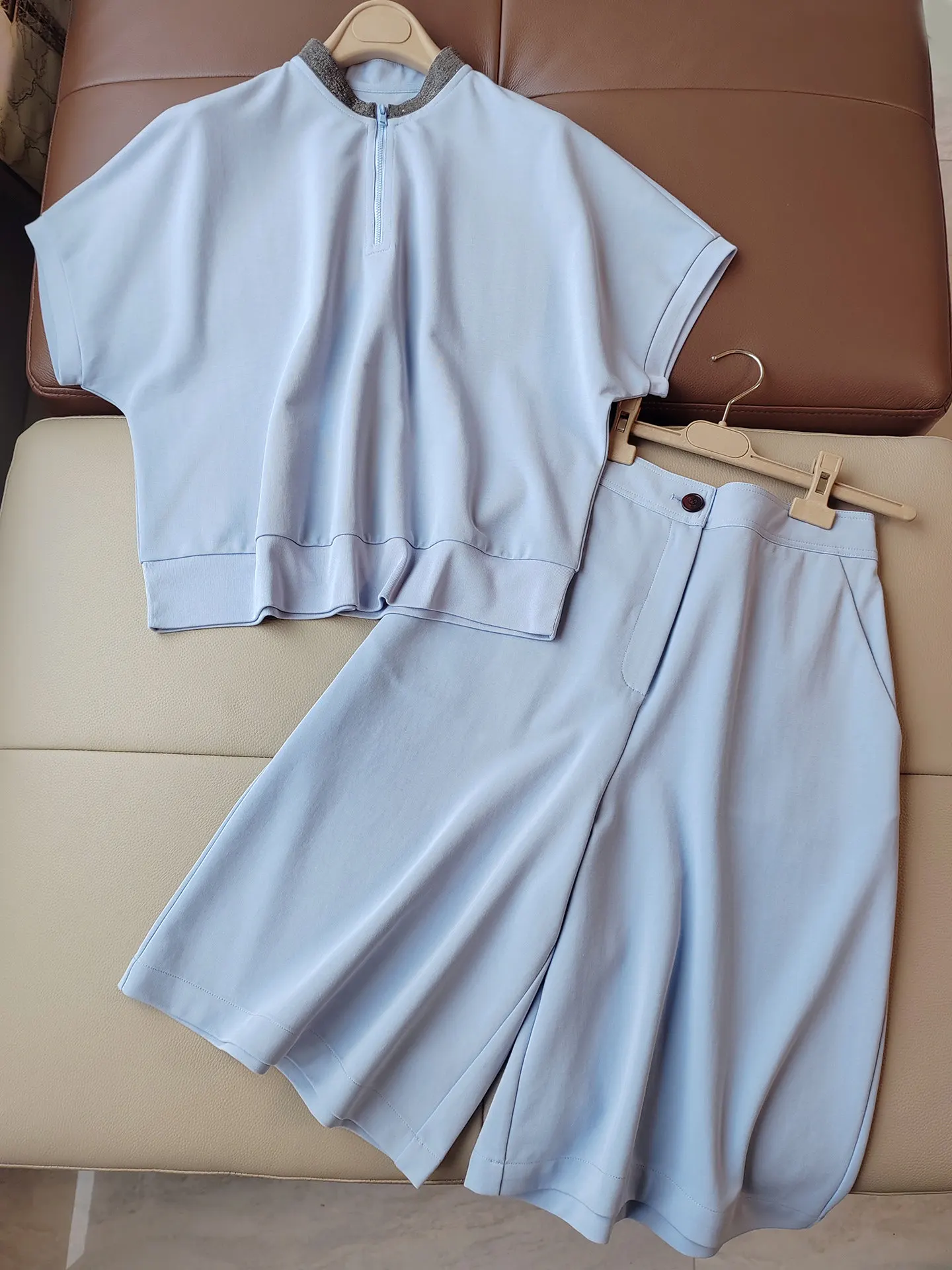 

Women's Bead Chain Bat Sleeve Short Sleeve T-Shirt Top with Stretch Waist Pants Casual Suit