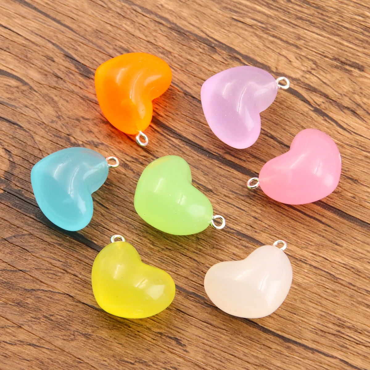 10Pcs 21X21mm 7 Color Colorful Heart Charms Lnoctilucent Resin Cabochons Necklace Keychain Pendant DIY Making Accessories