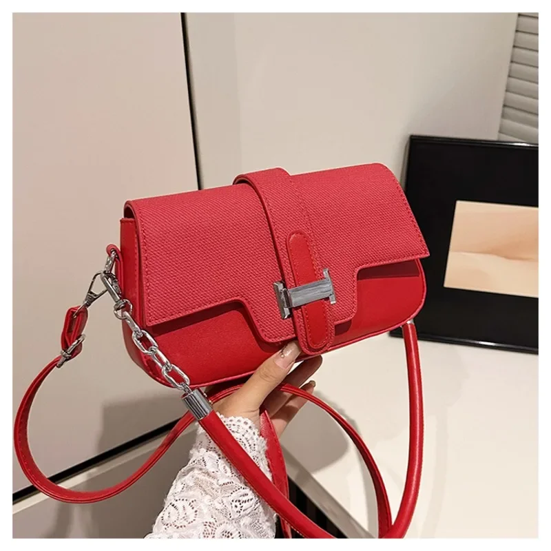 

2023 Новая женская винтажная маленькая квадратная сумка — портативная/плечо/через плечо, модная и универсальная, модная вперед, высококачественный вид