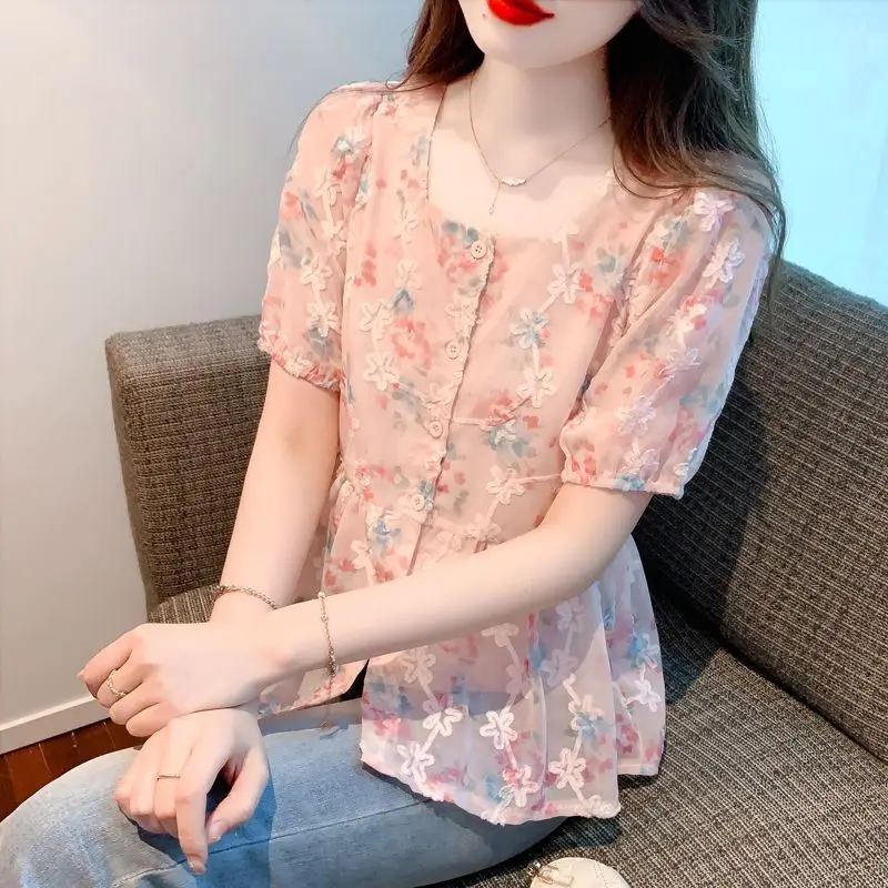 

Floral New Shirts Make You Look Slim French Temperament Square Collar Loose Design Tops Reduce Age