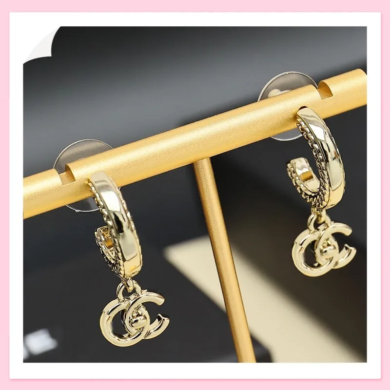 

The New Schoolbag Buckle Letter Earrings Are A Versatile Item for Daily Wear, Full of Atmosphere, and The Earrings Are Women's N