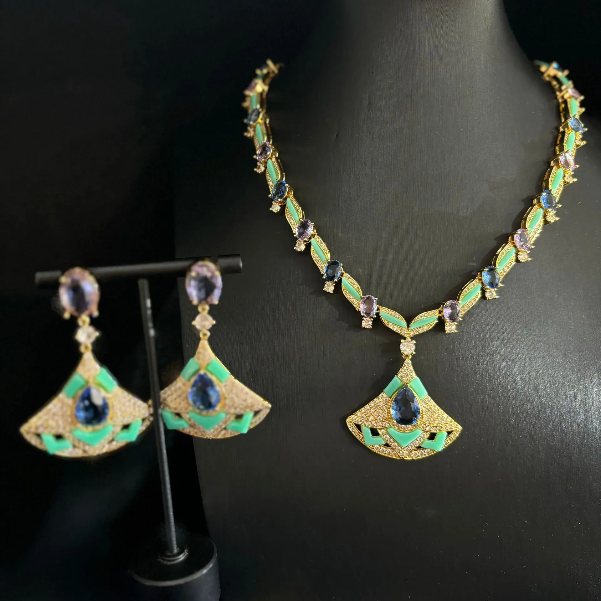 

Women Luxury Light Blue Fan Cubic Zirconia Jewelry Set Gold Plated Heavy Craft Retro Bridal Wedding Banquet Fine Jewelry Gifts