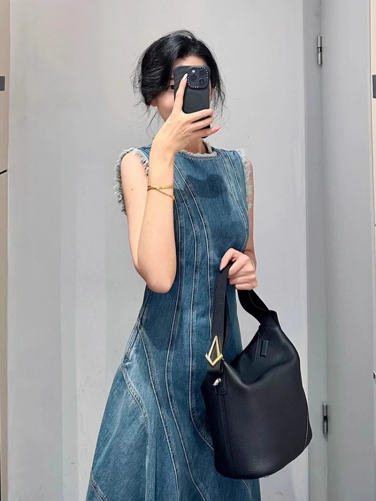 กระโปรงยีนส์สีน้ำเงินสไตล์วินเทจ แต่งผ้าปะติดปะต่อ ทรงเอวสูง ช่วยพรางหุ่น สไตล์เกาหลี เหมาะสำหรับใส่ไปเที่ยวทะเลหรือไปทำงาน  ฤดูใบไม้ผลิ 2025