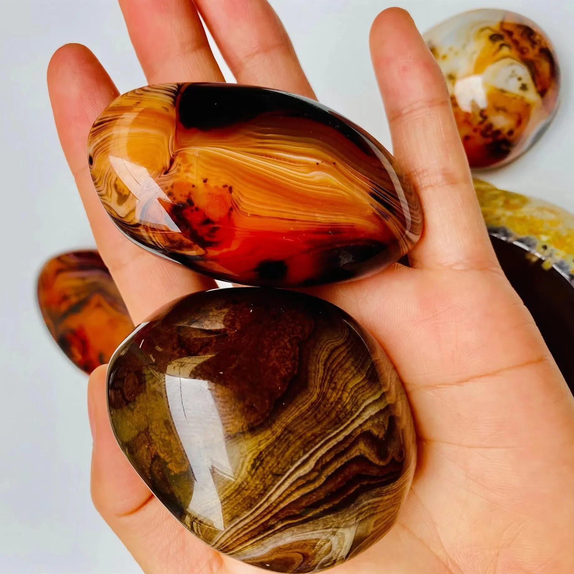 Natural Decor Stone Sardonyx Banded Agate Stone Madagascar Good Luck Raw Gemstone Body Heathy Specimen Beautiful Collection Gift