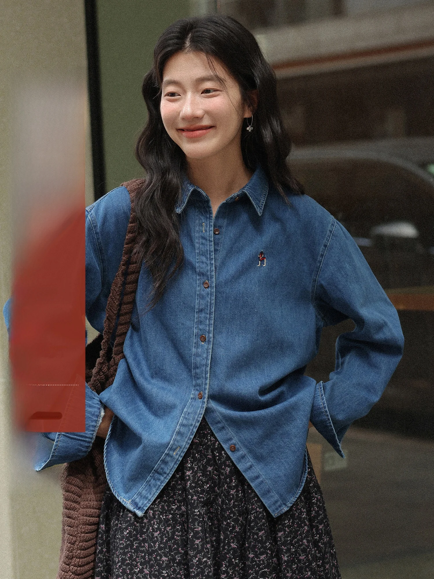 

Женская джинсовая рубашка-жакет Deep Blue Denim, новинка зимы 2026, в корейском ретро-стиле, повседневная, свободного кроя, с длинным рукавом, с вышивкой