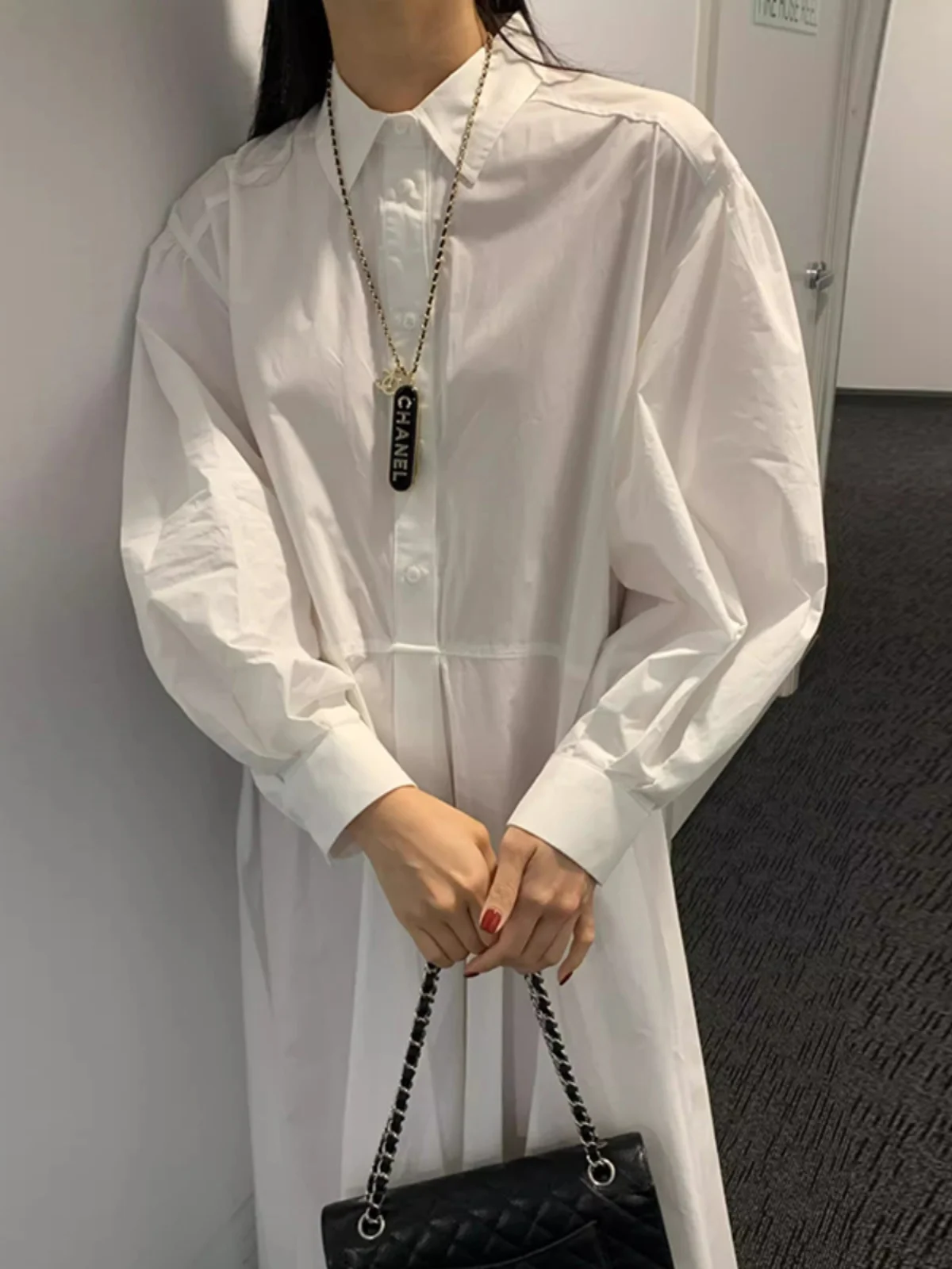 فستان أنيق للخريف بتصميم بسيط وأنيق وياقة مقلوبة وزر واحد بلون سادة فضفاض غير رسمي بأكمام طويلة على شكل قميص للنساء