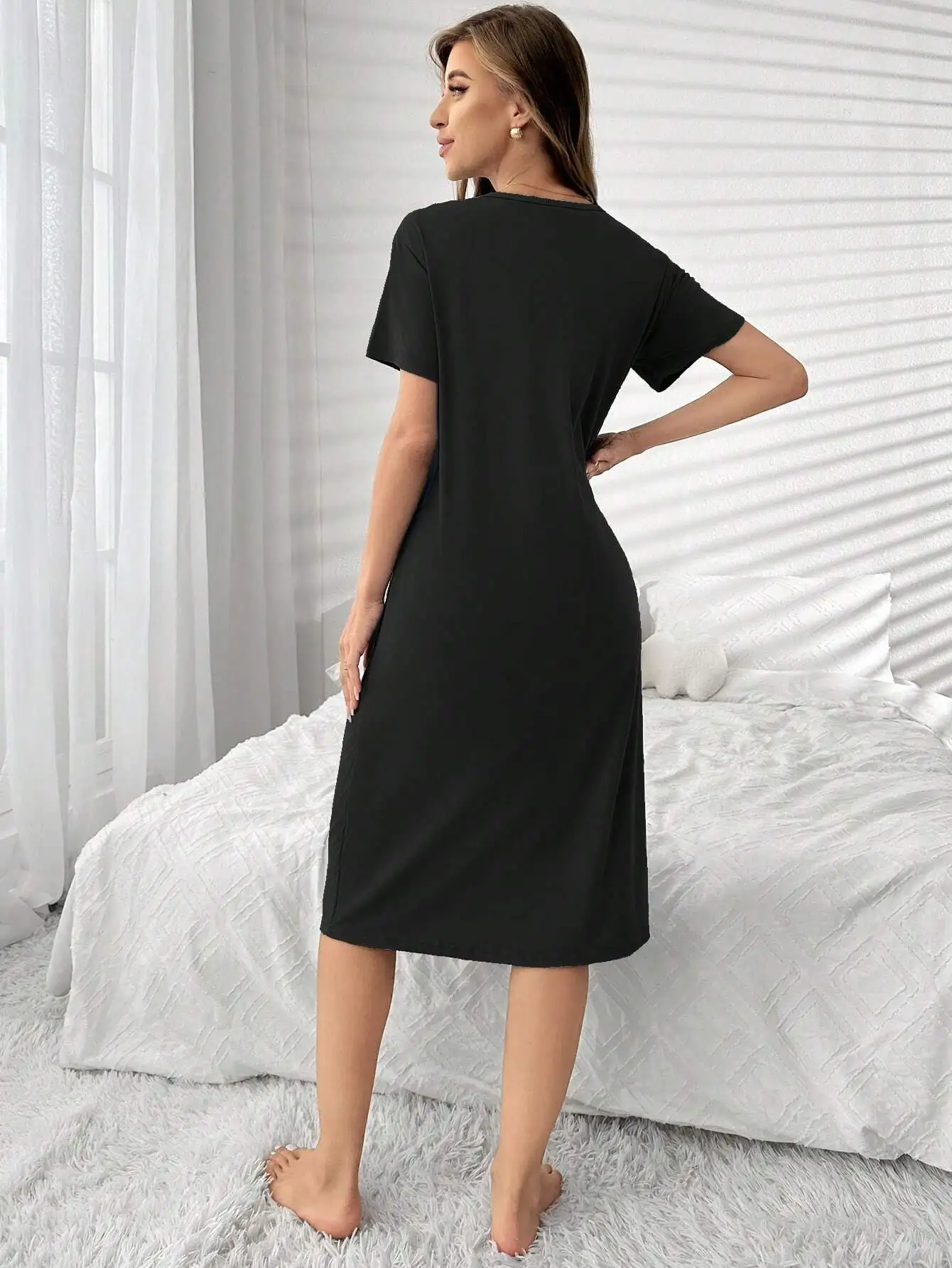 

Women's Round Neck Short Sleeve Heart Outline Print Sleep Dress