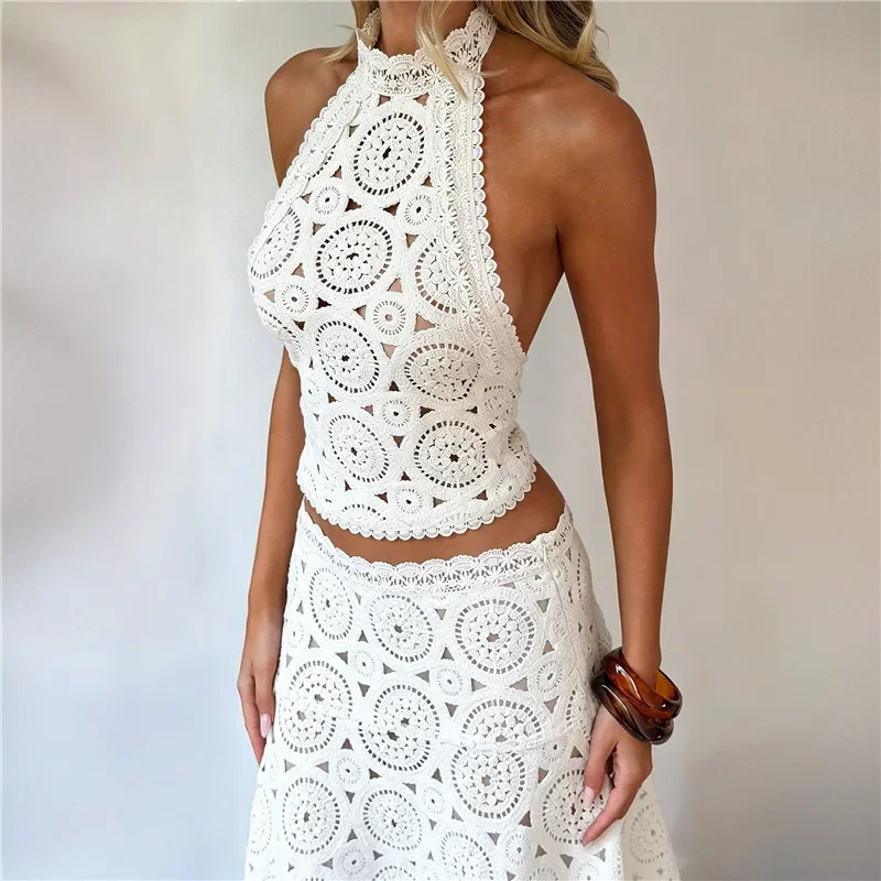Conjunto de dos piezas de encaje de ganchillo para mujer, top corto halter y falda midi asimétrica con aberturas, atuendo a juego para vacaciones en la playa estilo boho