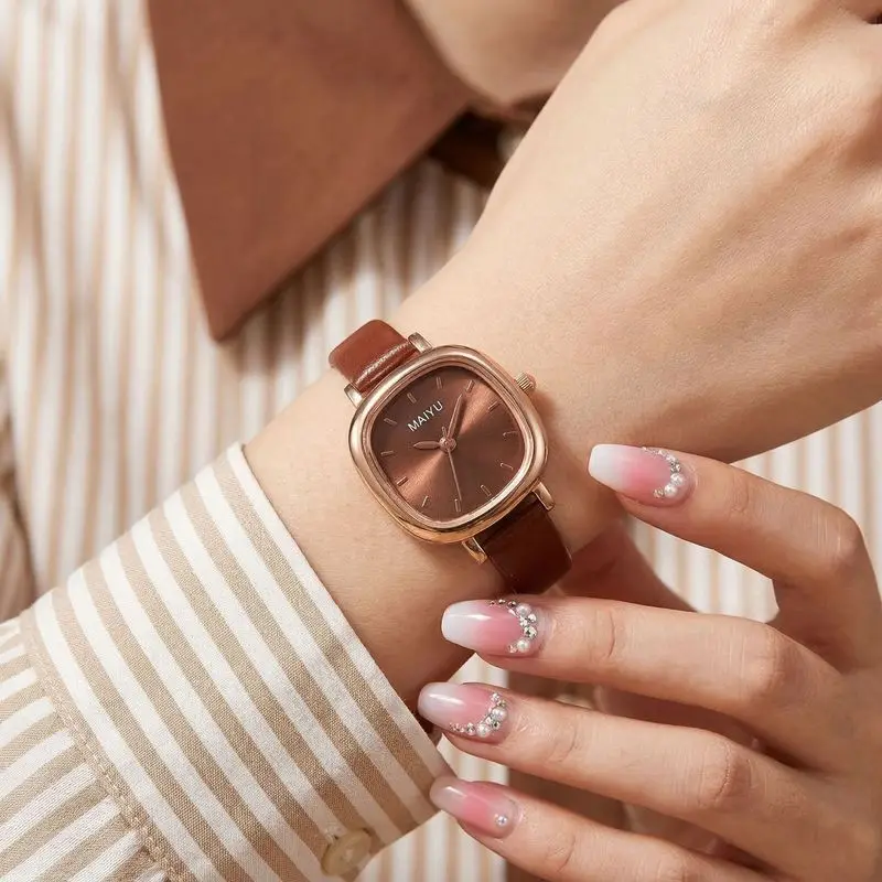Retro Small Square Women's Quartz Watch in Rose Gold with Minimalist Luxurious Design Perfect for Daily Wear and Stylish Casual