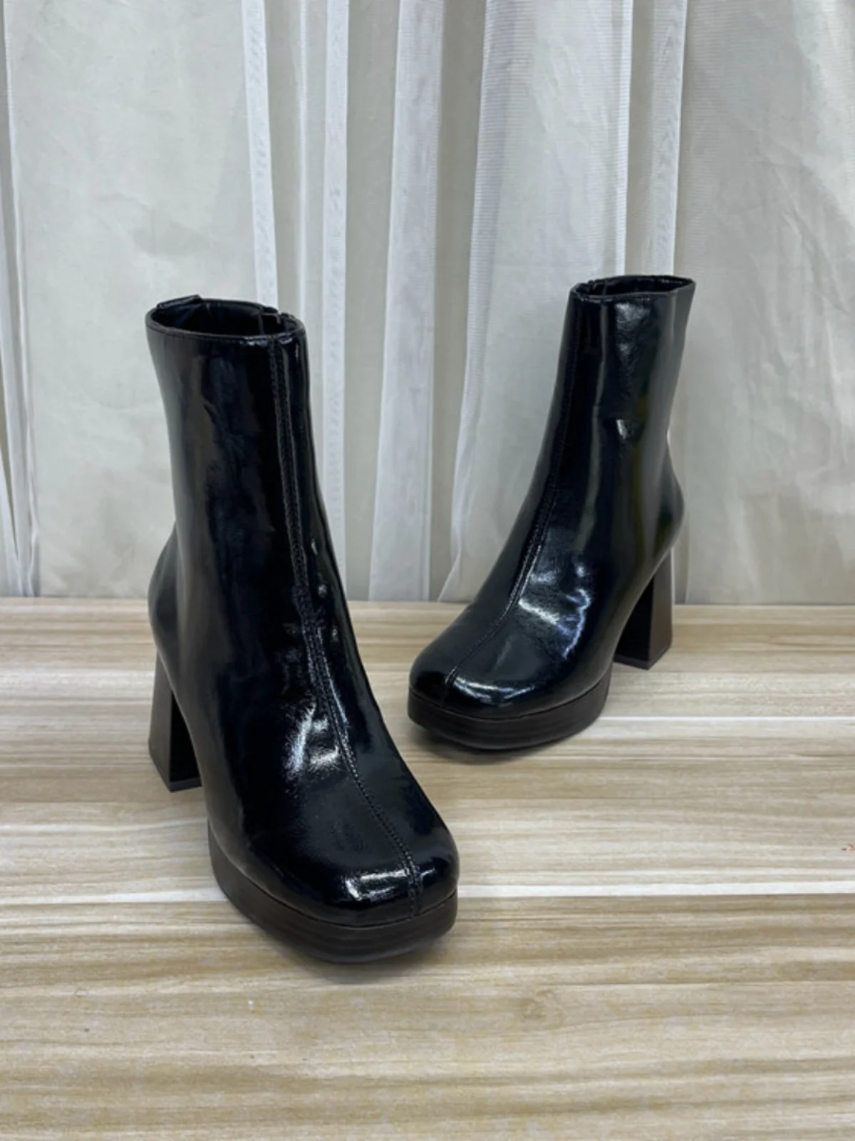 

Женские модные ботинки с квадратным носком, однотонные, осенне-зимние, на высоком каблуке, короткие ботинки, облегающие ботильоны, с боковой молнией, из искусственной кожи.