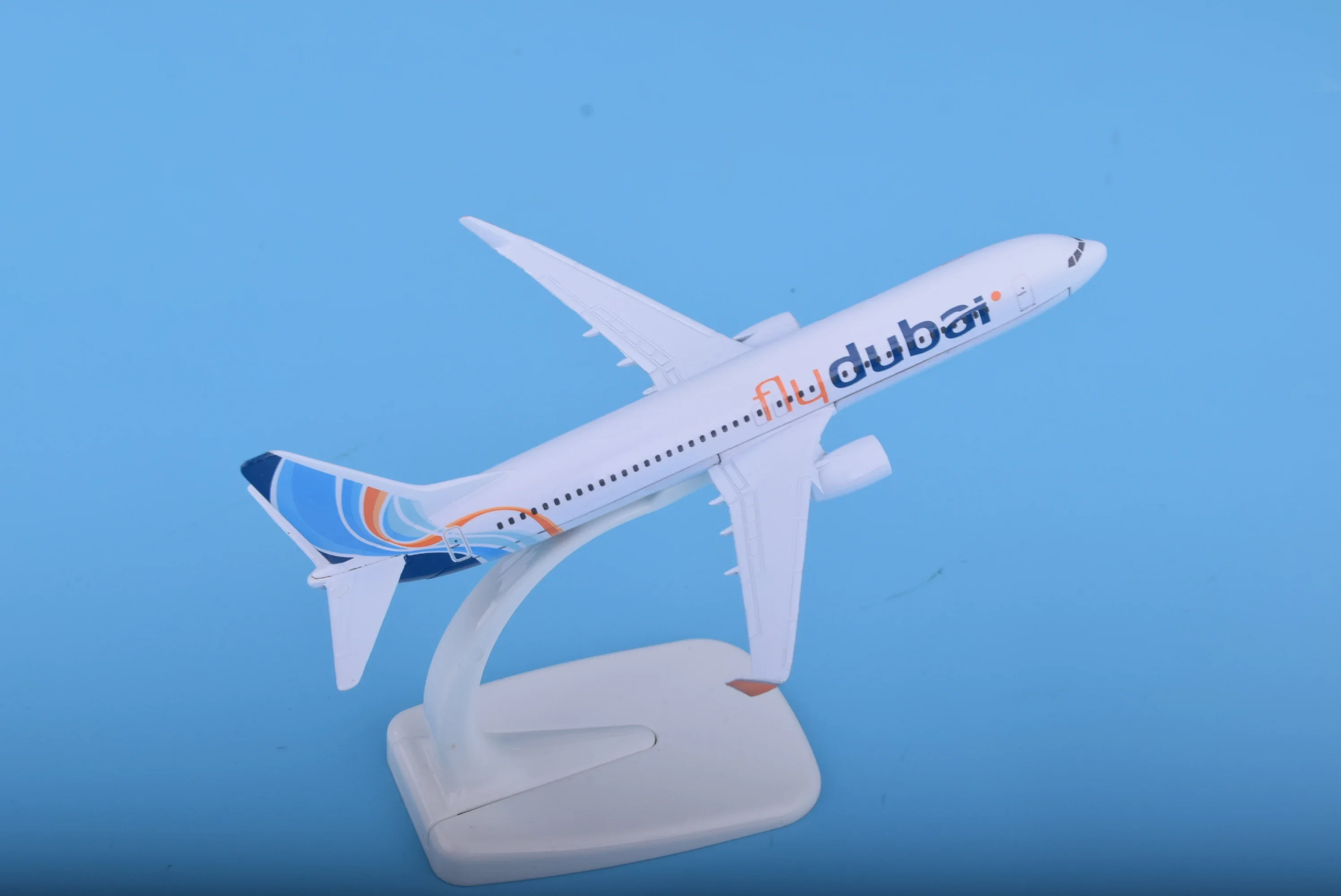 16cm Boeing B737-800 FLY DUBAI airlines airplane model toys aircraft diecast plastic alloy plane gifts for Xmas Birthday Gift