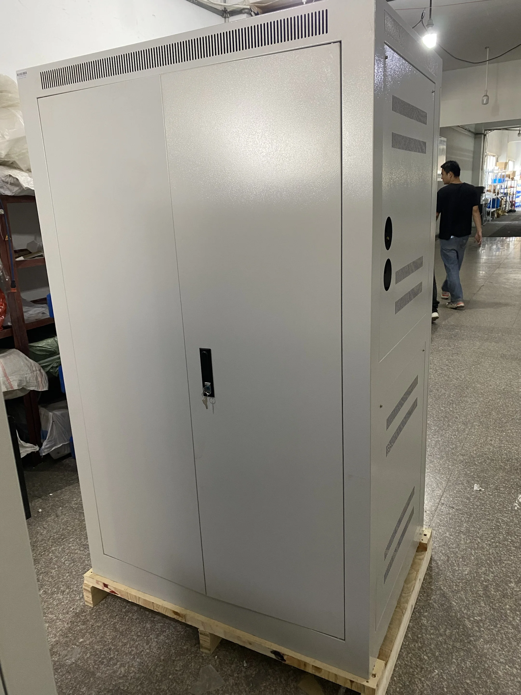 Industrial Use 500KVA 600KVA 250KVA AVR 3 Phase Automatic Voltage Regulator Full Compensation Voltage Stabilizers