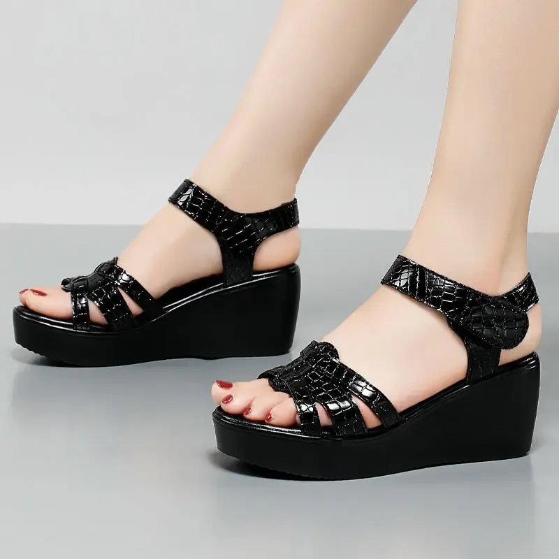 Small Size 32-43 Fashion Patent Leather Shoes Women\'s Platform Wedges Sandals 2024 Summer Med Heels Sandals Office Beach Mom