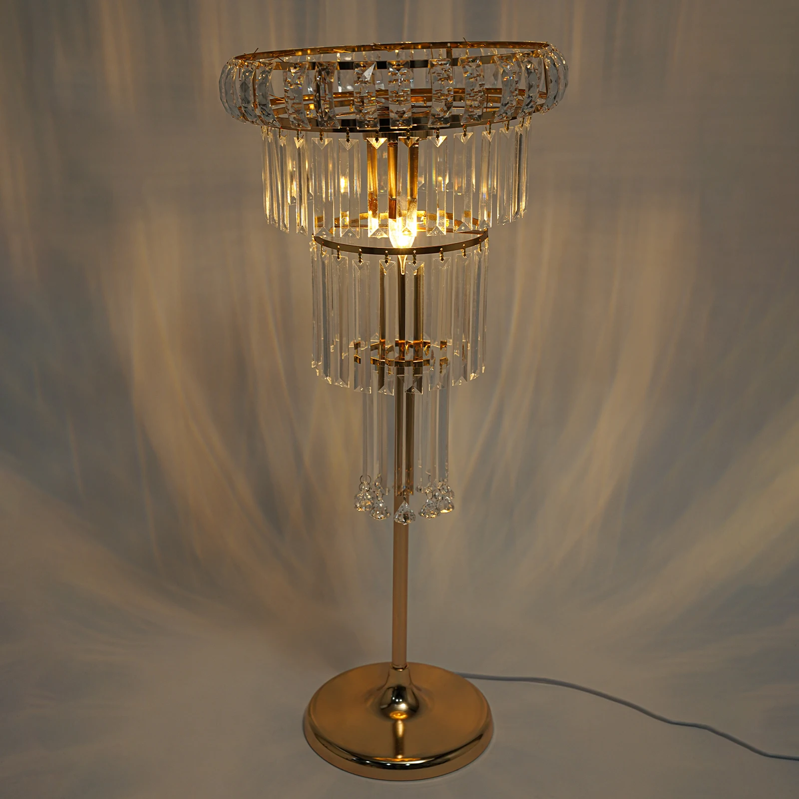 Suporte de flores de casamento acrílico de 4 camadas com luzes LED galvanizadas em ouro com capacidade de carga de 5 kg para decoração de casamento