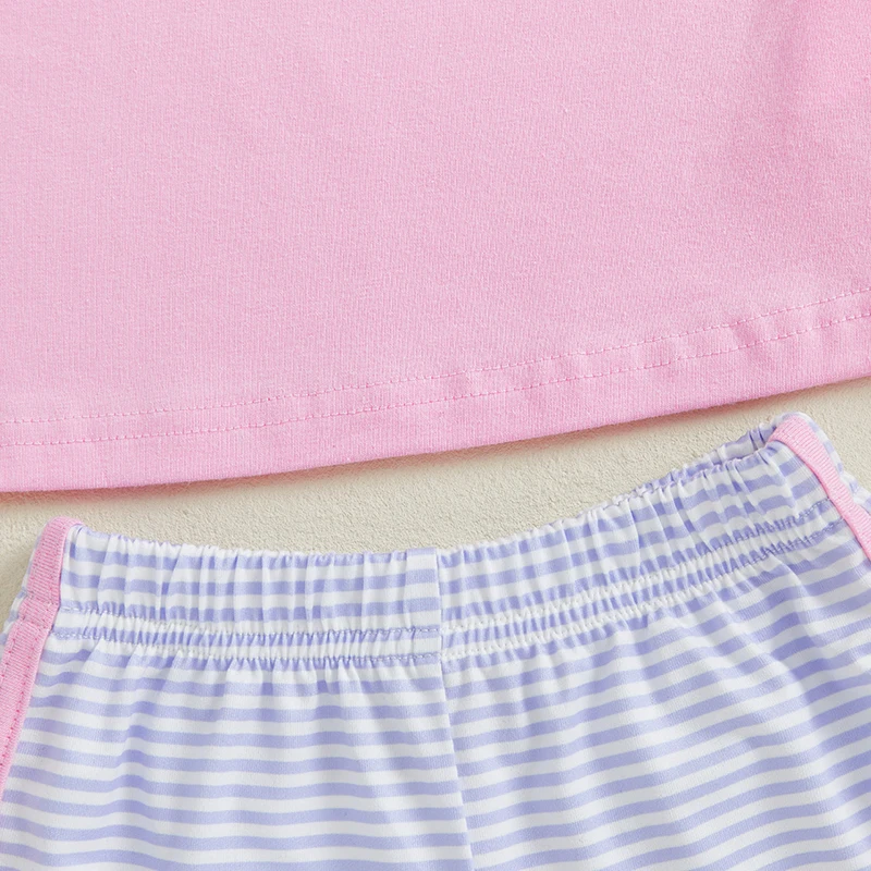 Adorabile set di top e pantaloncini con maniche a volant e stampa floreale per neonata con fascia per capelli con fiocco, completo da 3 pezzi per l'estate