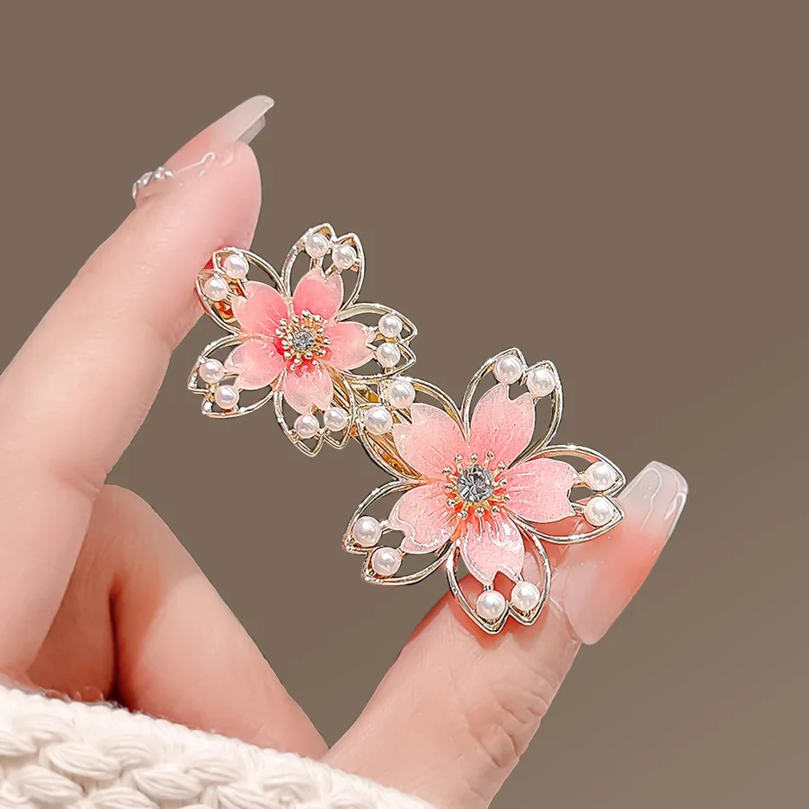 Sweet Sakura Hairpin Hollow Metal Clip Women\'s Side Bangs Clip New Flower Duckbill Clip Headwear