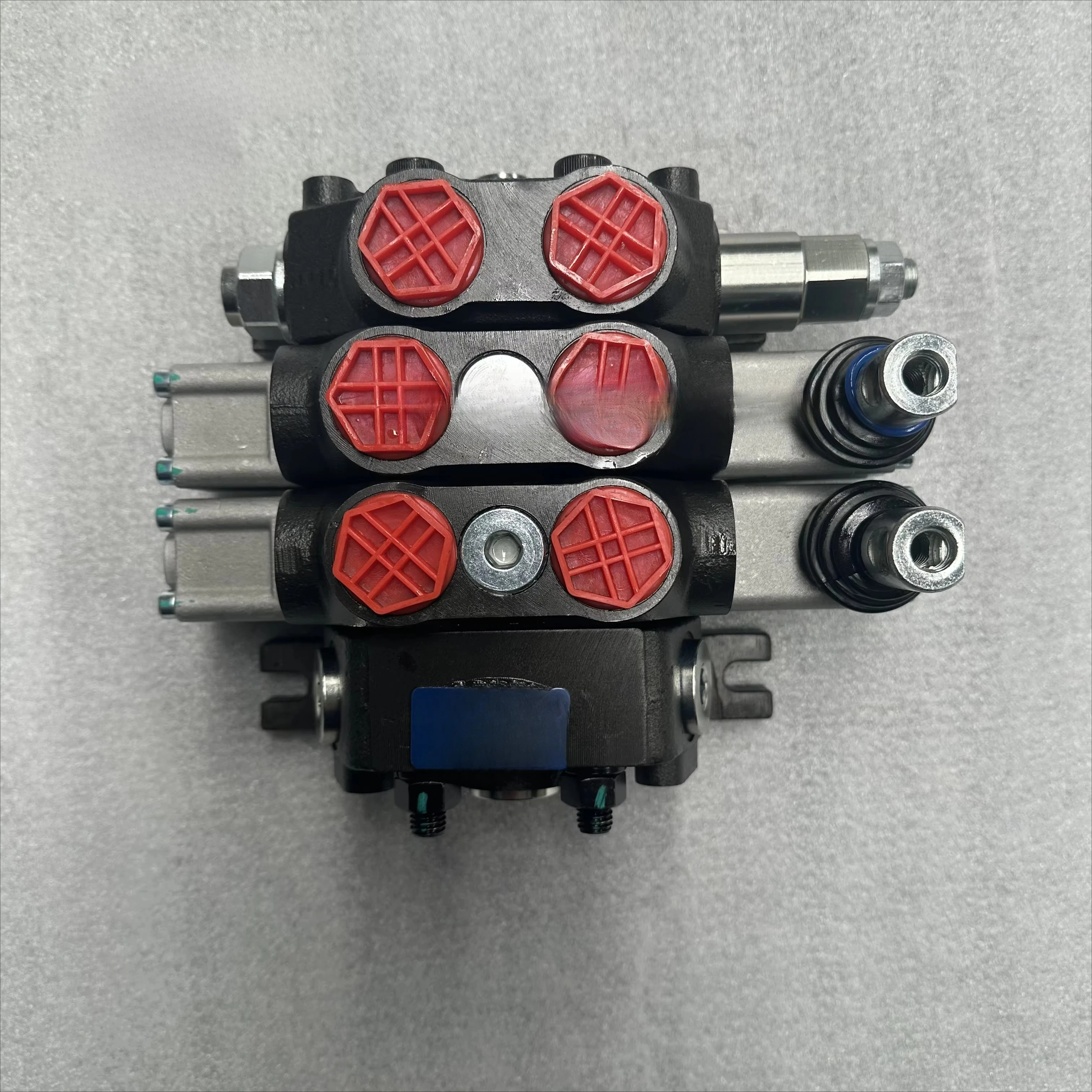 Multidirectional valve control valve for cargo ship