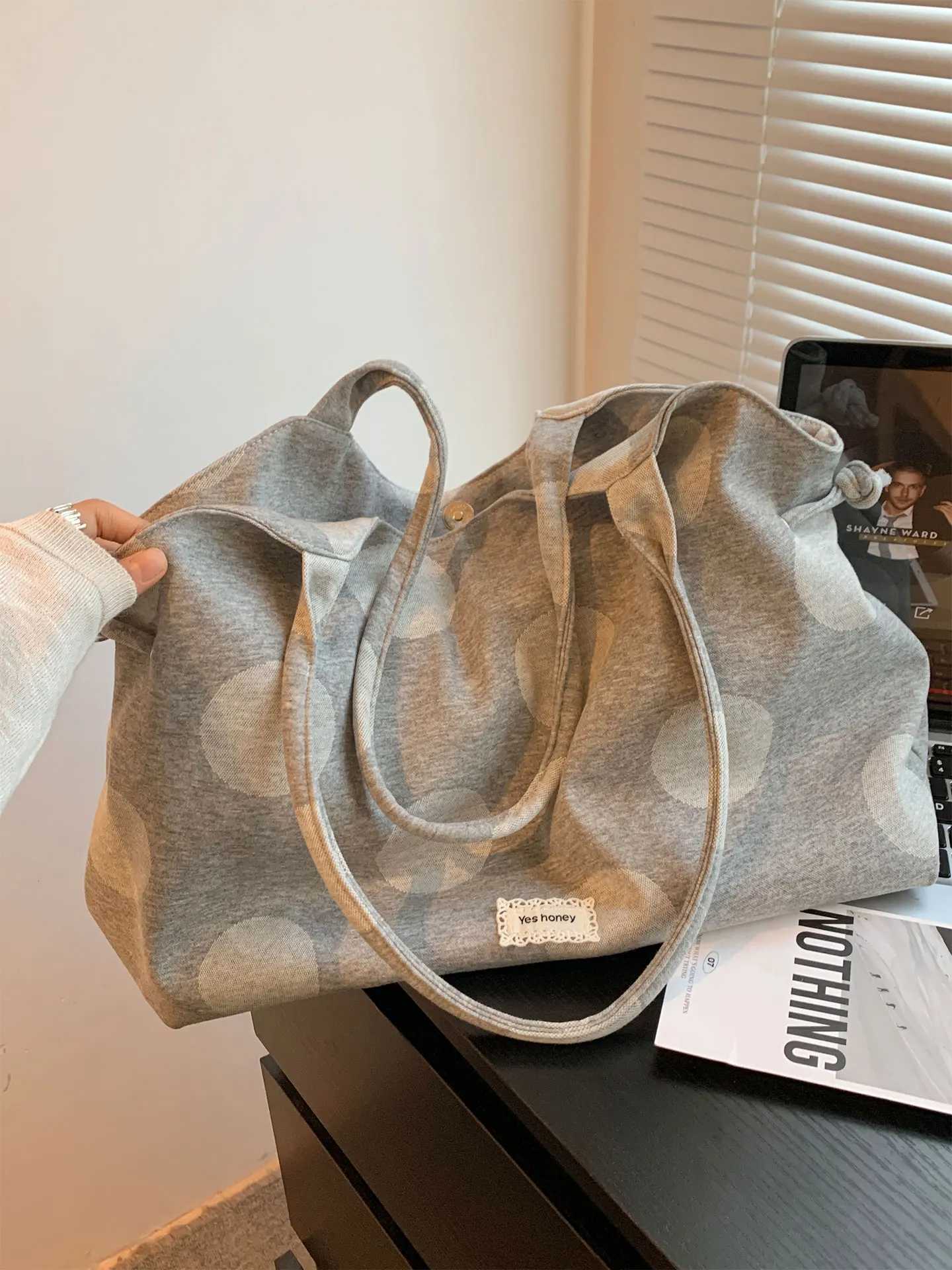Retro Polka Dot Tote Bag Women's Casual Commuter Large Capacity Single Shoulder Bag Versatile Portable Handbag