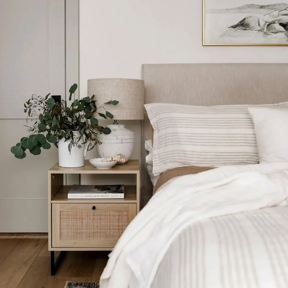 طاولة مميزة من خشب البلوط والأسود مع مساحة تخزين لغرفة المعيشة وغرفة النوم من ناثان جيمس مينا راتان وود