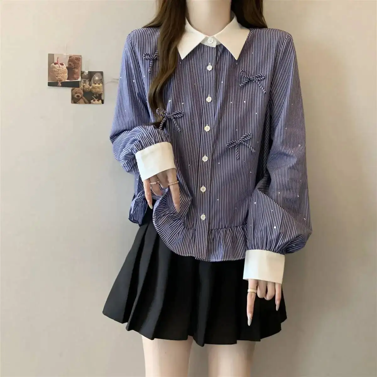 

Свободная женская рубашка с длинными рукавами и полосатым бантом со стильным дизайном, вырез, уменьшает старение и контрастные цвета