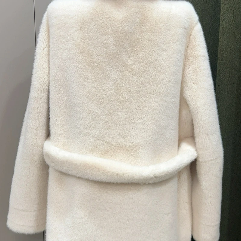 المرأة تقليد السمور دعوى طوق حزام ملابس خارجية دافئة 2026 الخريف/الشتاء نمط جديد موضة الفراء المتكاملة منتصف طول سترة