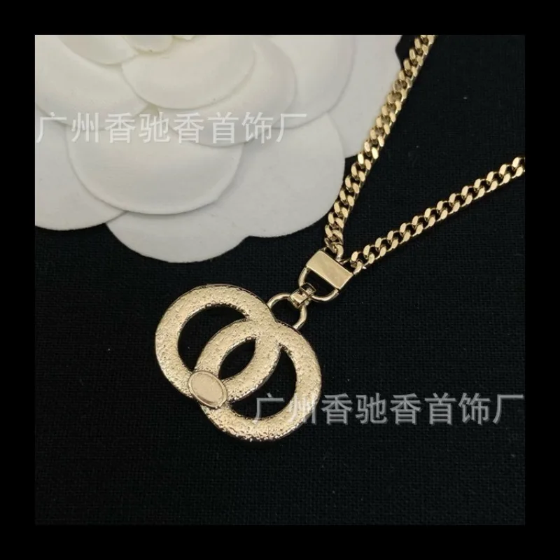 الجدة شيانغ المينا السوداء قلادة بسيطة عالية الجودة الصيف الحلو ومزاج بارد متعدد الاستخدامات