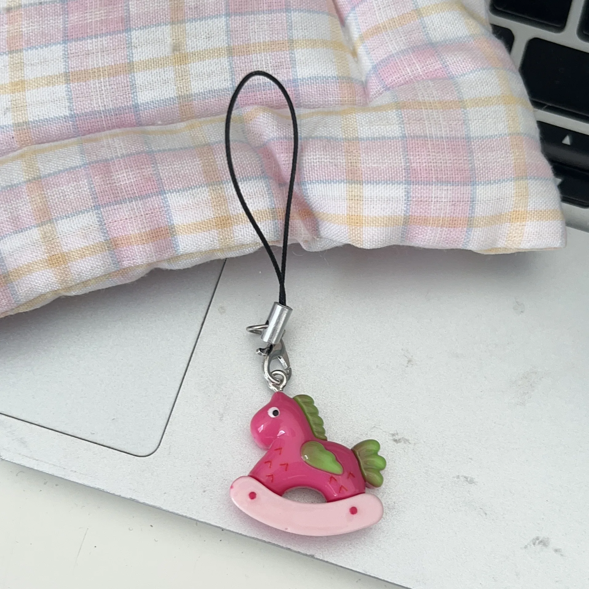 Брелок-подвеска-для-ключей-с-лошадкой-из-смолы-красочный-игривый-милый-для-подарков-друзьям-для-ключей