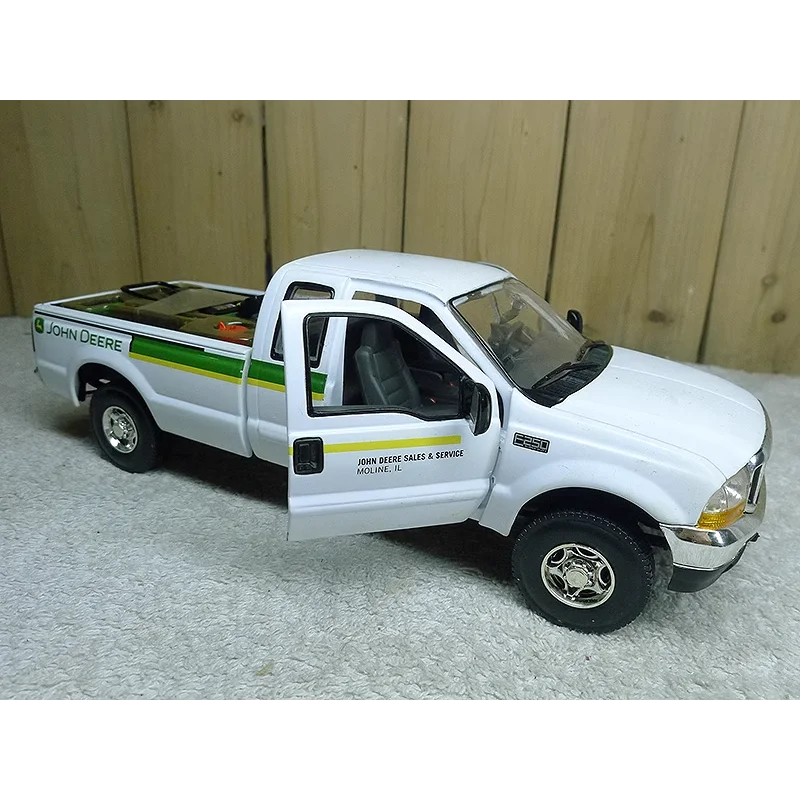 

Diecast SpecCast 1:25 Scale Ford F-250 Pickup Alloy Car Model Collectible Toy Gift Souvenir Display Ornament