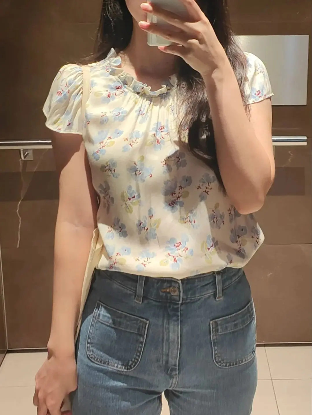 

Женская футболка с цветочным принтом, синяя или желтая, с рюшами на воротнике, с коротким рукавом, повседневная, из смесового шелка