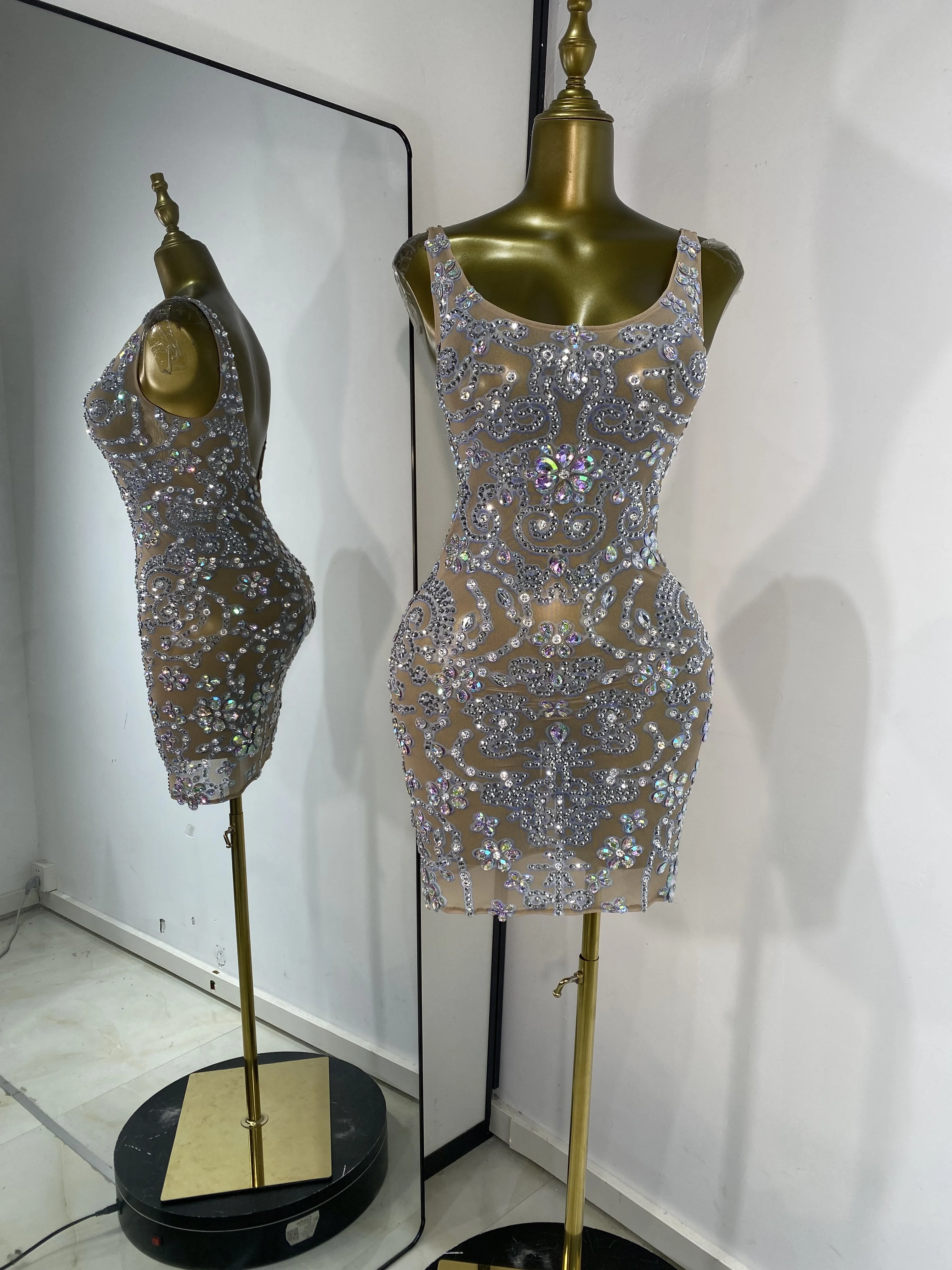 Brilhante strass malha vestido transparente feminino sexy sem mangas bodycon mini celebridade noite clube vestido de festa trajes de palco