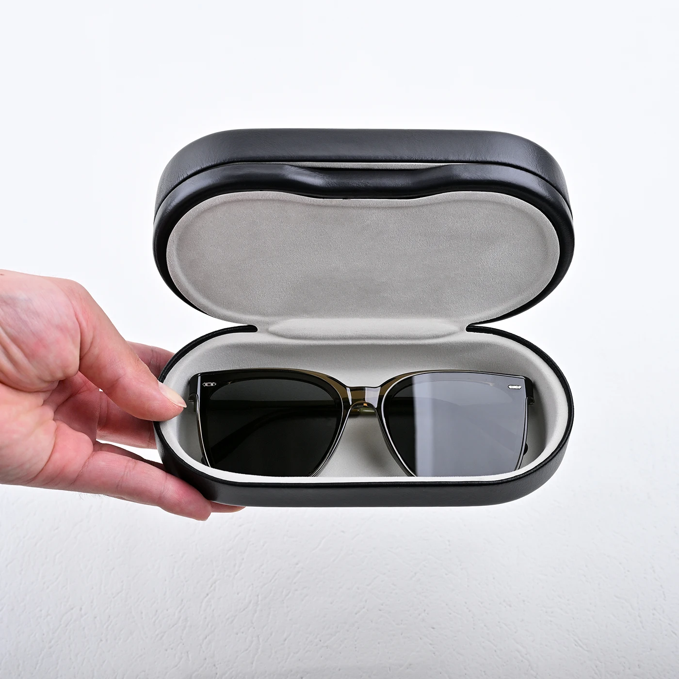 حافظة نظارات كبيرة؛ حافظة نظارات قصر النظر متعددة الوظائف من الجلد المقاوم للضغط.