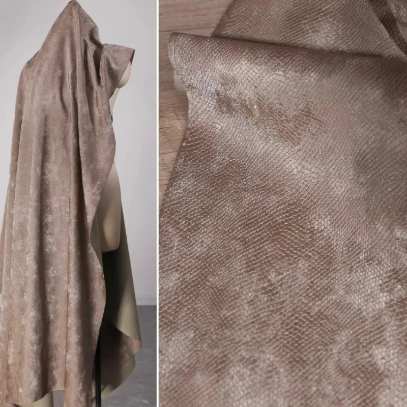 

Светло-коричневая бархатная кожаная ткань с тиснением змеиной кожи для креативного украшения своими руками, сумки, пальто, текстурированная прочная ткань