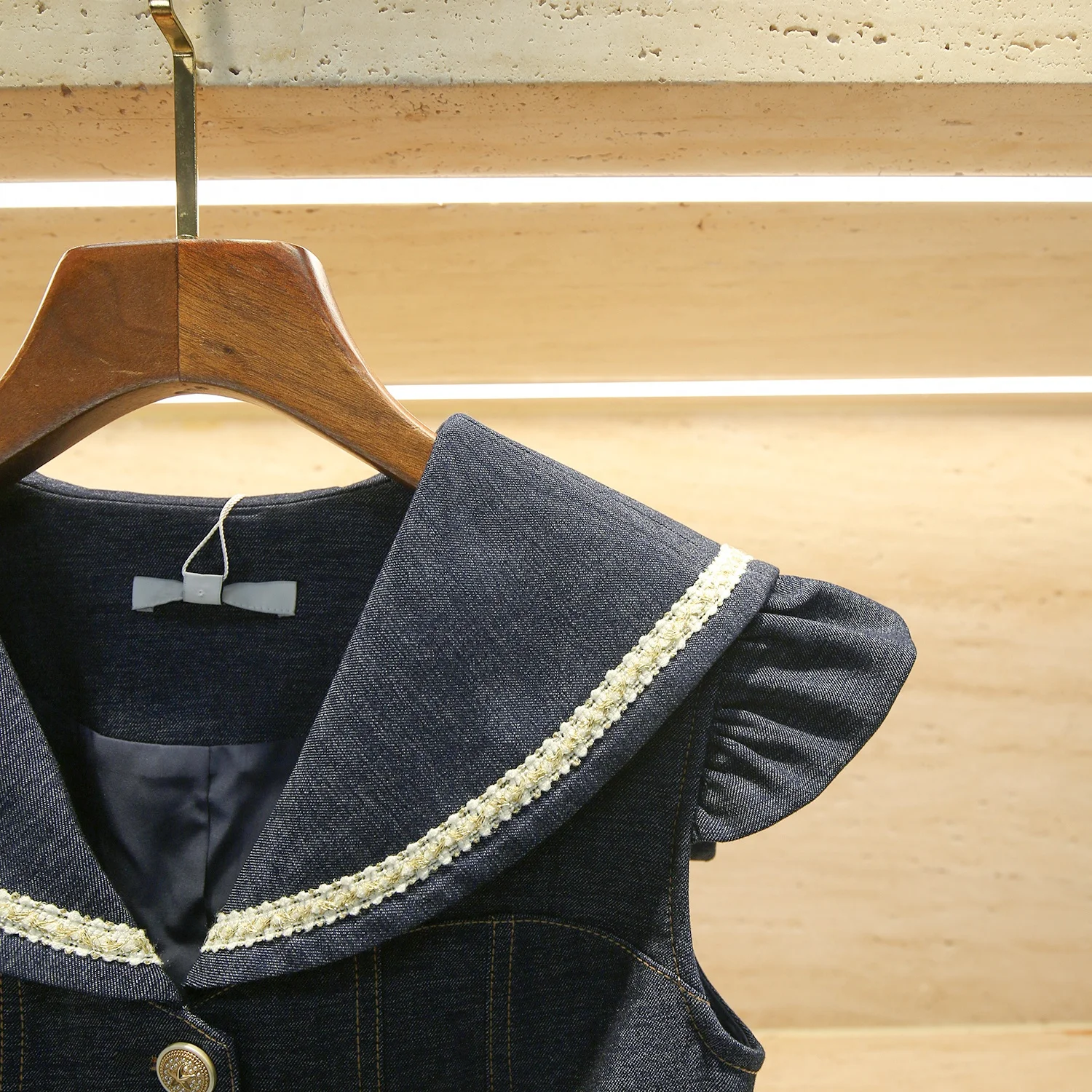 Sweet Sle ort Denim Vest Women's Top Navy Collar Fly Sve High-End Women's Clothing South Oil Spring 2024 Collection