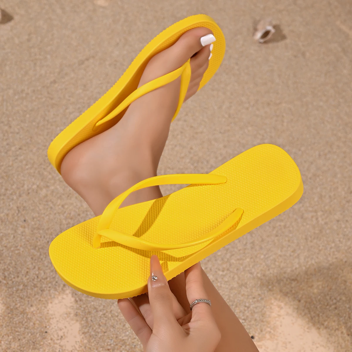 Summer Women Slippers Non-Slip Flip Flops Bathroom Quick Drying Slippers Clip Toe Flat Shoes Women Home Beach Slides Women