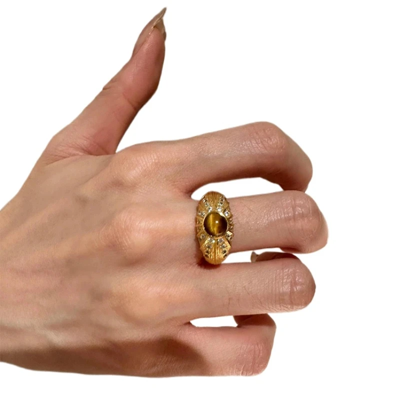 

Medieval gold tiger's eye stone brushed ring, retro high-end slightly inlaid zircon wide version finger ring.