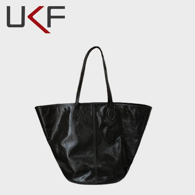 

UKF New Leather Large Capacity New Tota Vegetable Basket One Shoulder Armpit Oil Wax Leather Bag For Women Niche Fashion Sense