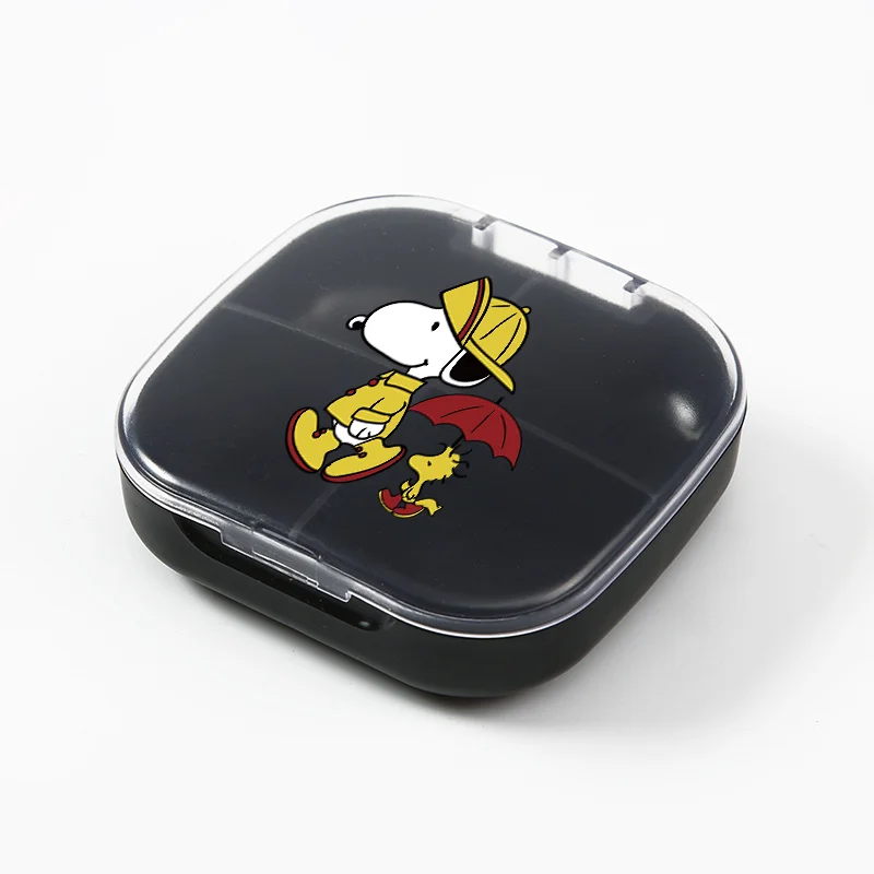 Snoopy Staubdichte tragbare 4-Quadrate Mini-Pillenverpackungsbox Niedliche Cartoon-Vitamine Kalziumtabletten mit Deckel Aufbewahrungszubehör