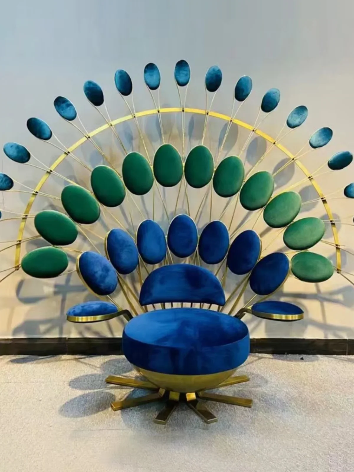 Sillón con pantalla abierta de pavo real, sillón artístico de diseño creativo, 2024