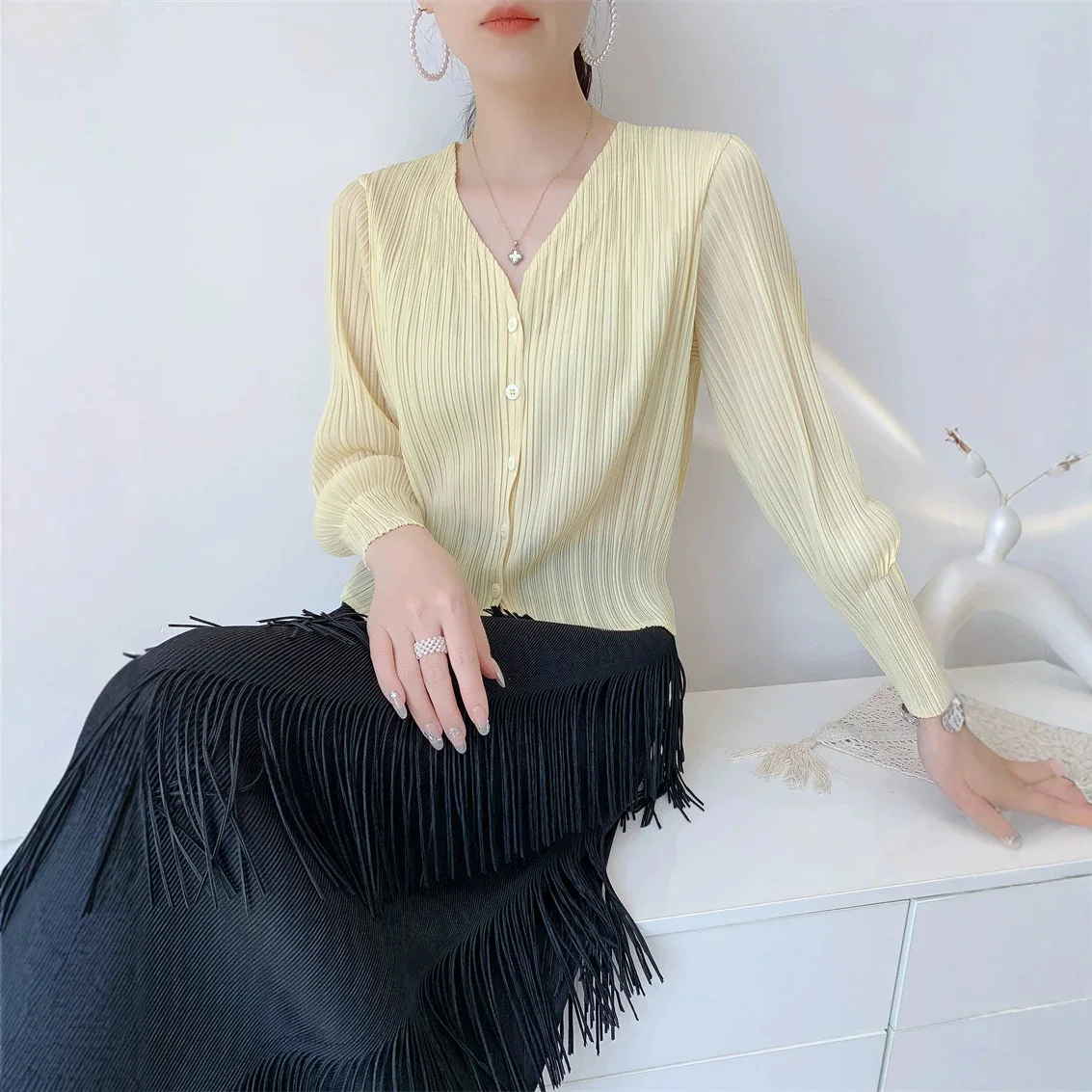 Miyake Pleated Single-Breasted Blazer—2026 Summer New Arrival Solid-Color V-Neck Women's Jacket Casual and Versatile T-Shirt